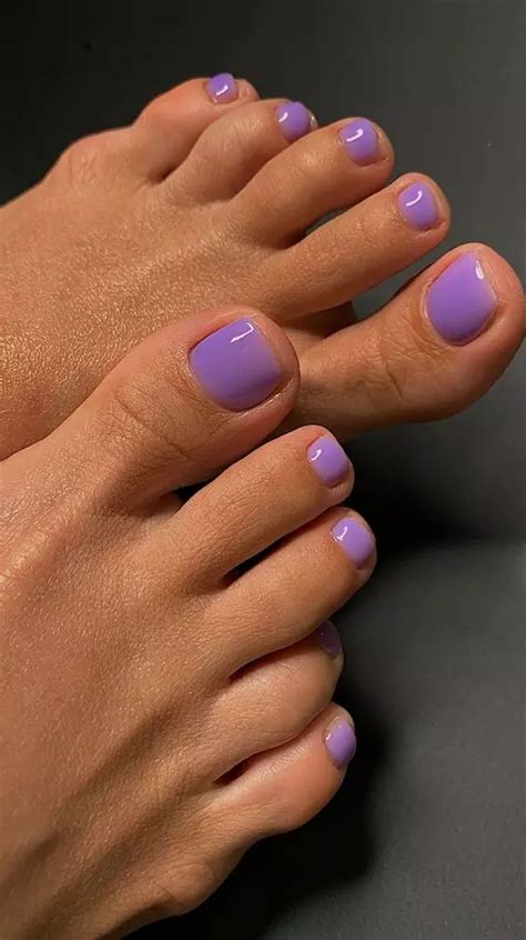 pies morenos color de uas|Uñas para piel morena: los 12 colores que más。